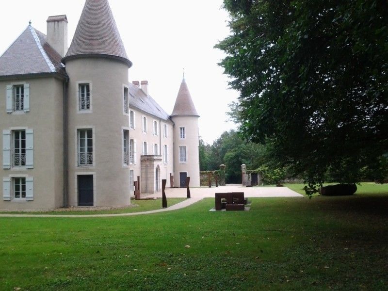 Chateau de malans 1100m² beton désactivé